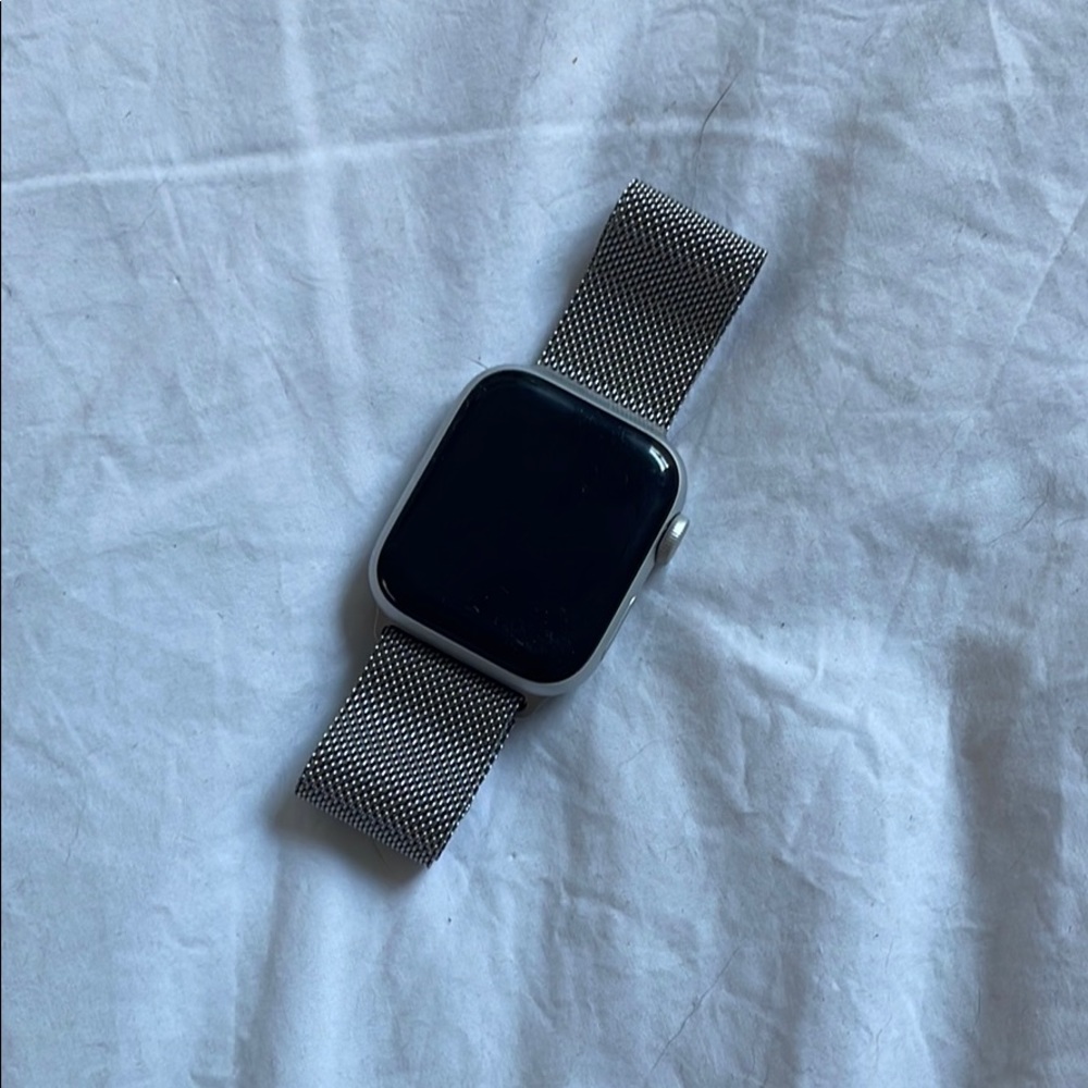 Silver Apple Watch SE